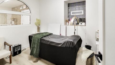 2323 W Taylor Street