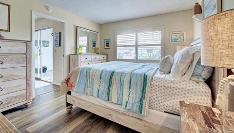 1400 Tarpon Center