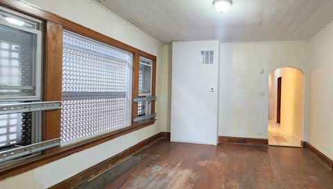 10742 S Prairie Avenue