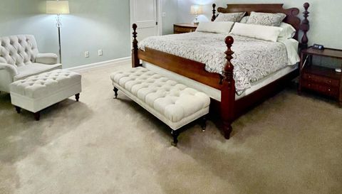 1017 Fox Knoll Dr SW