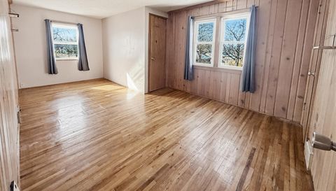 742 Nebraska Avenue E