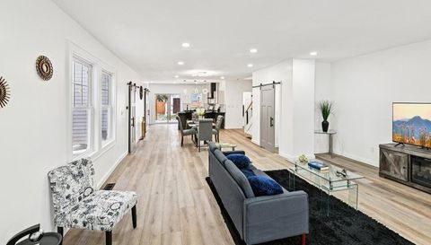 1828 W 57th St