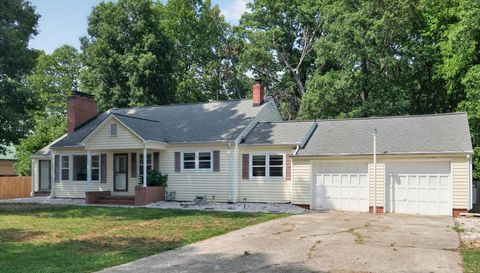 2805 Roland Rd
