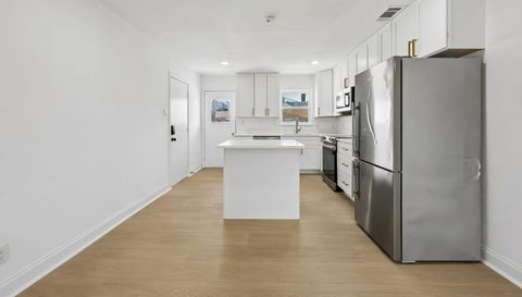 5050 Matilda St #225