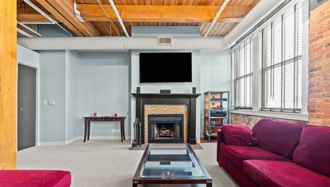 913 W Van Buren Street