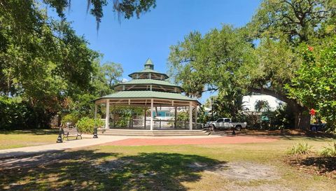 25 HARBOR WOODS CIRCLE