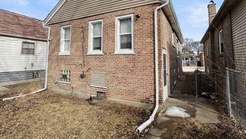 9132 S Blackstone Avenue