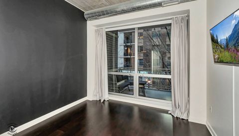 845 N KINGSBURY Street