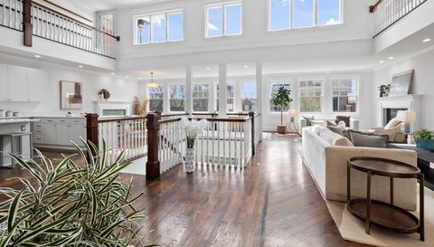 840 W Buckingham Place