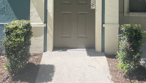 13700 Richmond Park Dr N