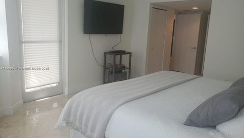 19900 W Country Club Dr