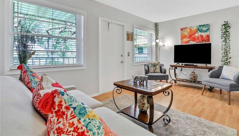11 Vista Gardens 204