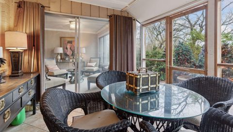 3076 Lexington Avenue N