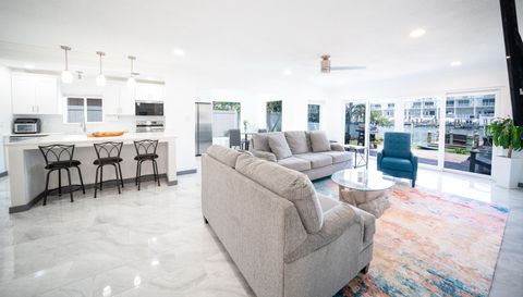 166 Bayside Dr