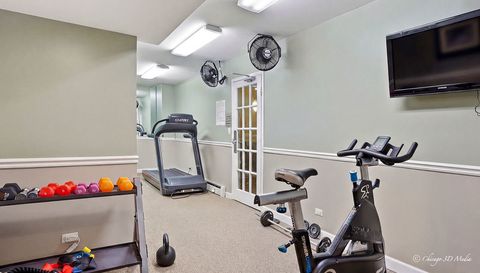 3900 N Pine Grove Avenue