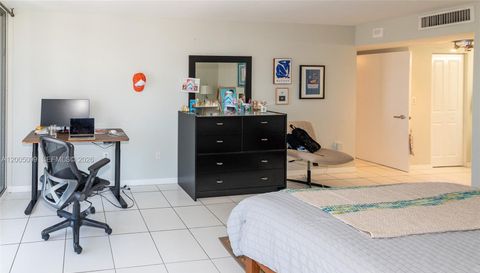 9341 Collins Ave