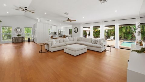 395 89th Ln