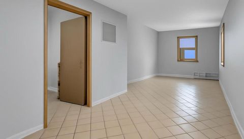 1053 Cromwell Avenue