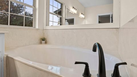 320 Woodland Oaks TRL