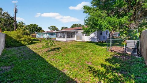 233 NW MADISON CIRCLE N
