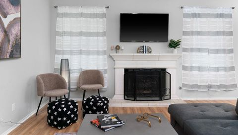 807 Clarence Bohls LN