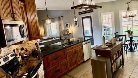 450 Chandler Ct
