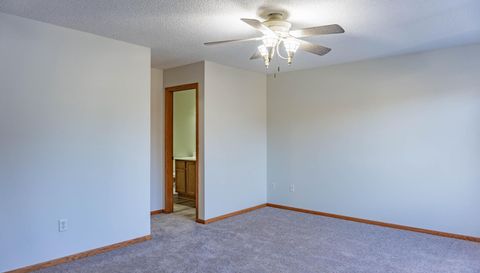 1122 Crystal Place W