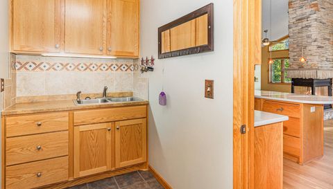 912 Aurora Circle