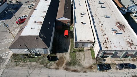 275 S BROADWAY Street