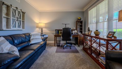 44896 Broadmoor Cir S