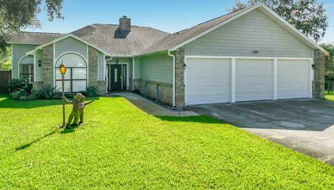 1205 War Eagle Blvd