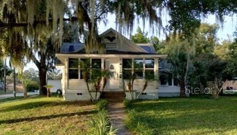 305 LAKESIDE AVENUE