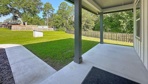 14217 Camelot Pl