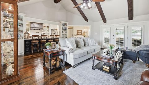 125 Lexington Dr