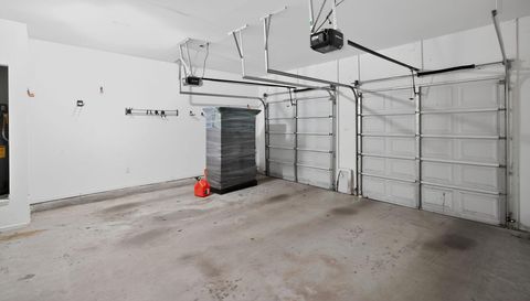2979 Gateland Square