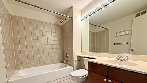 758 N Larrabee Street