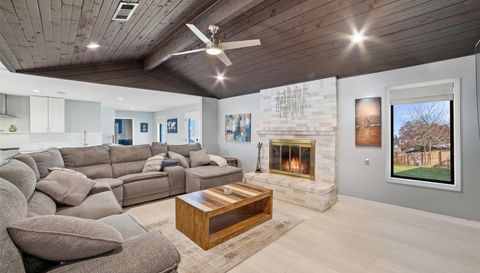 1609 Mesquite LN