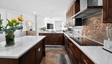 2351 Lakeview Dr Unit 302