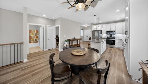 698 Shardlow Place NE