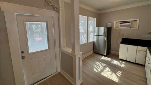 7306 EARLWOOD AVENUE