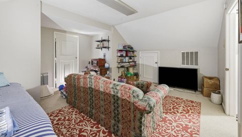 125 Lexington Dr