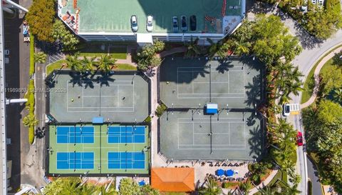 3600 Mystic Pointe Dr