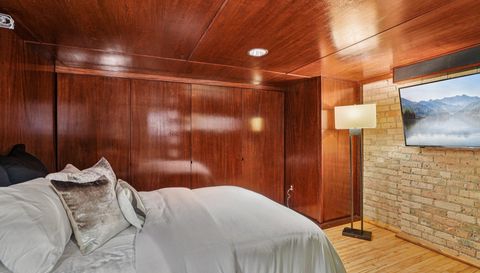 801 Washington Avenue N