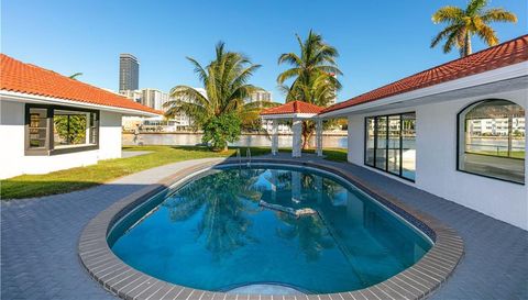631 Palm Dr