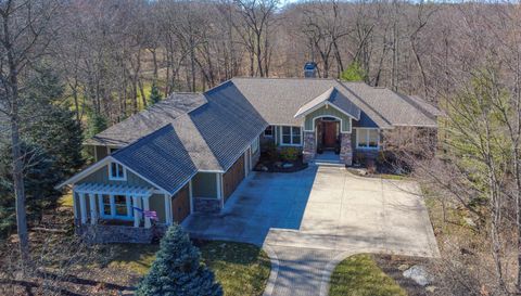 4209 N Oak Pointe Ct NE