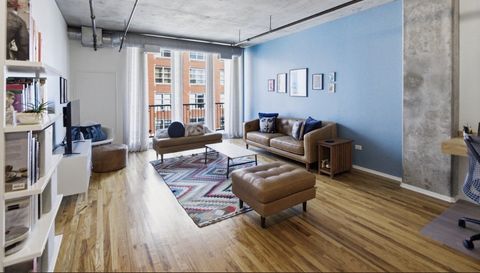 700 W Van Buren Street