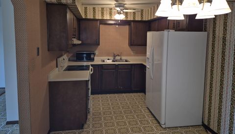 910 Camellia Dr APT 11