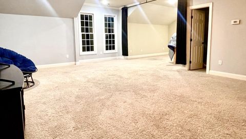214 W Lake Cir