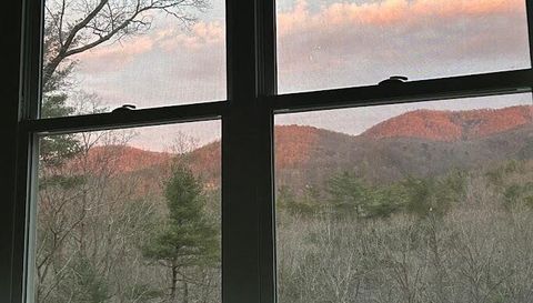 209 Falcon Crest Way