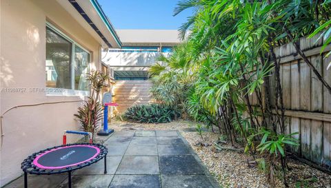 2496 - 2490 Abaco Avenue